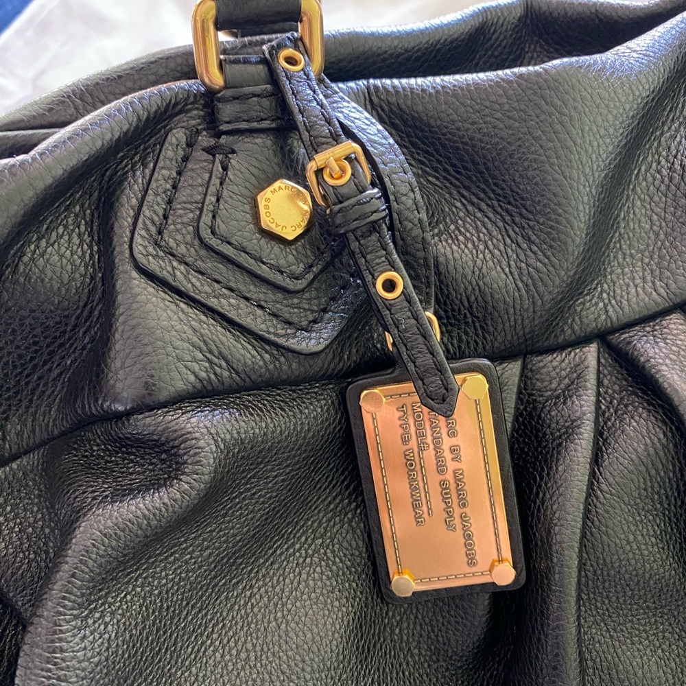 Marc by Marc Jacobs Classic Q Delancey Weekender
Satchel EUC
